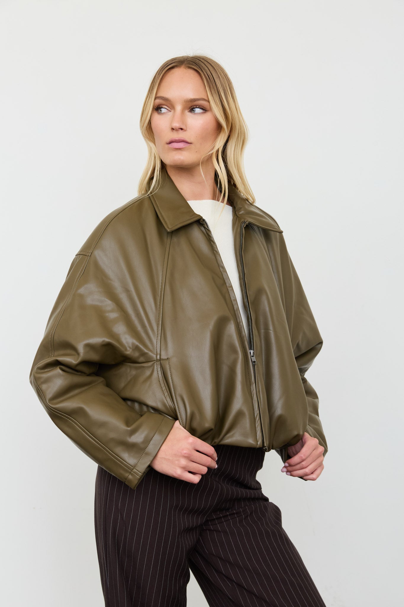COLLARED ZIP-UP CROPPED FAUX LEATHER JACKET (PRE-ORDER)