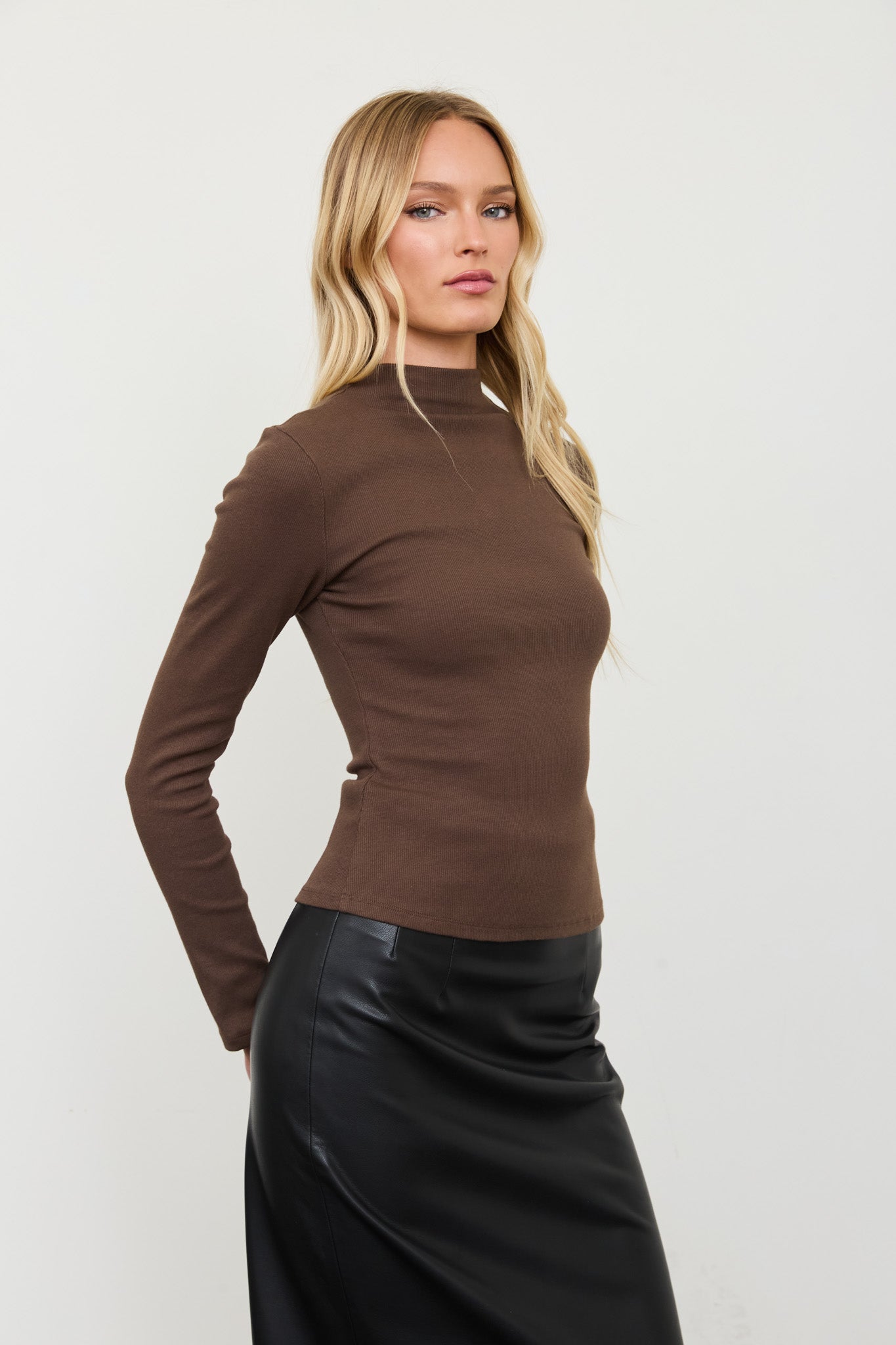 RIBBED MOCK NECK LONG SLEEVE BODYCON TOP