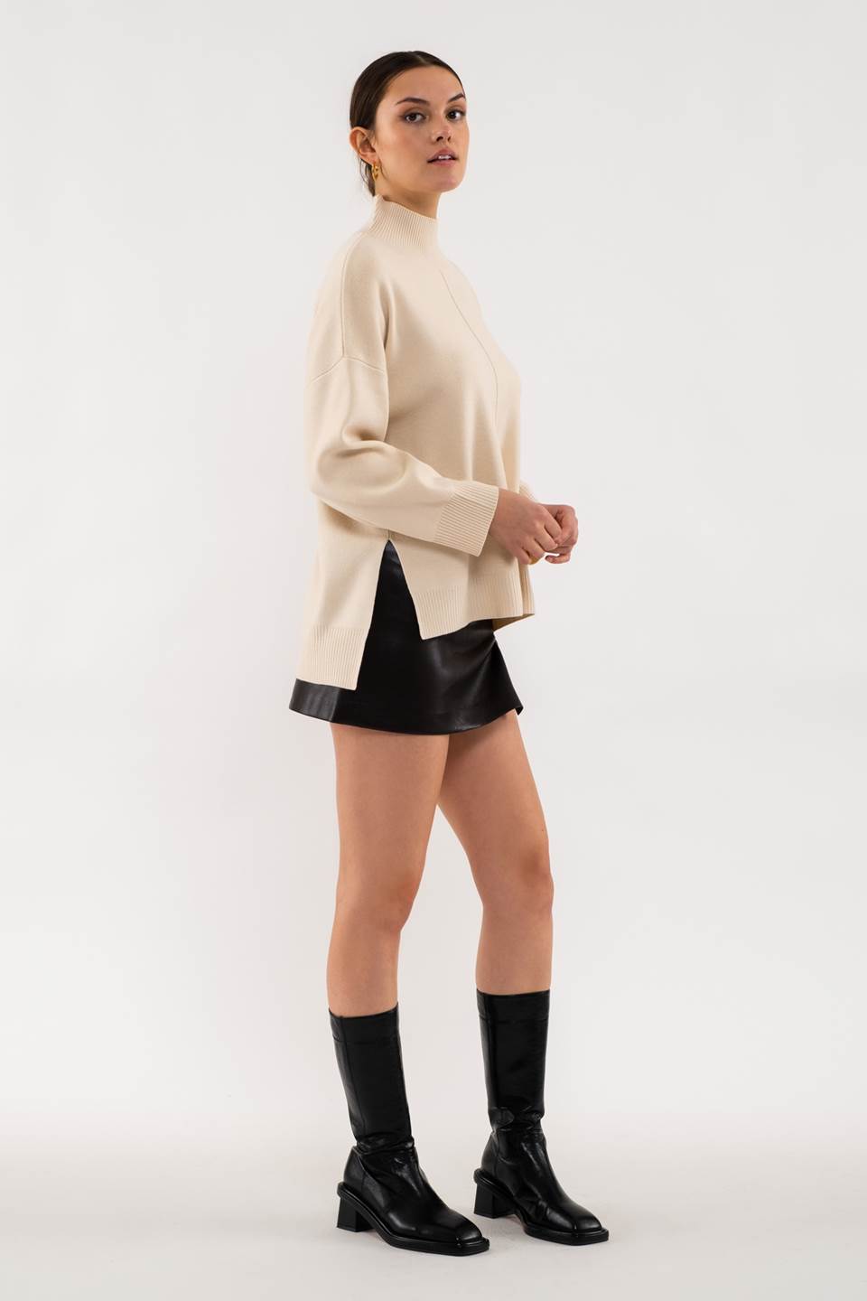 SOLID MOCK NECK SEAM FRONT KNIT SWEATER