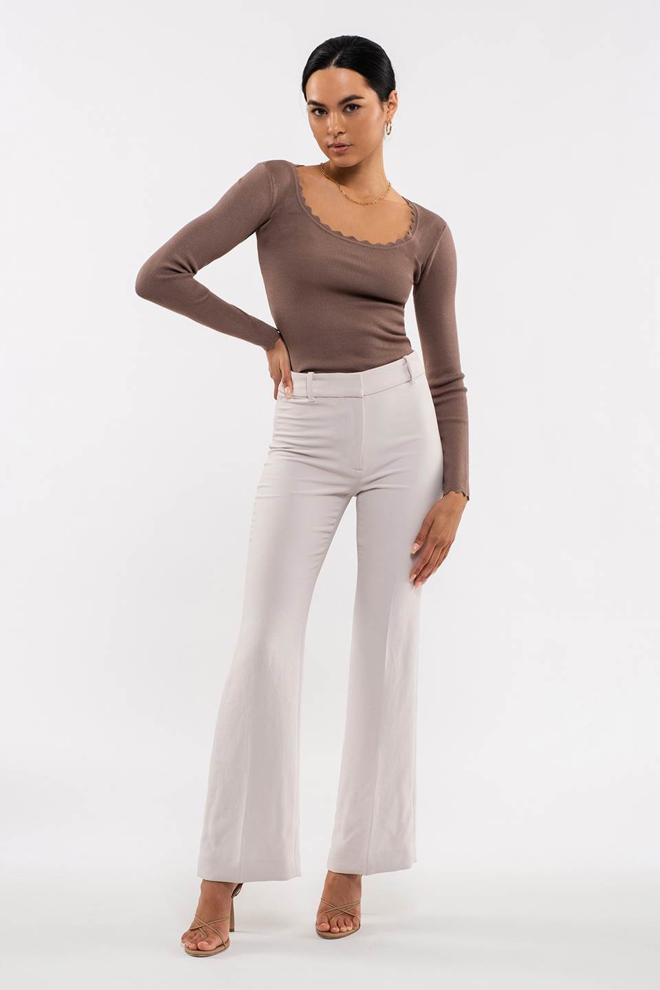 SCALLOP HEM LONG SLEEVE RIB KNIT TOP