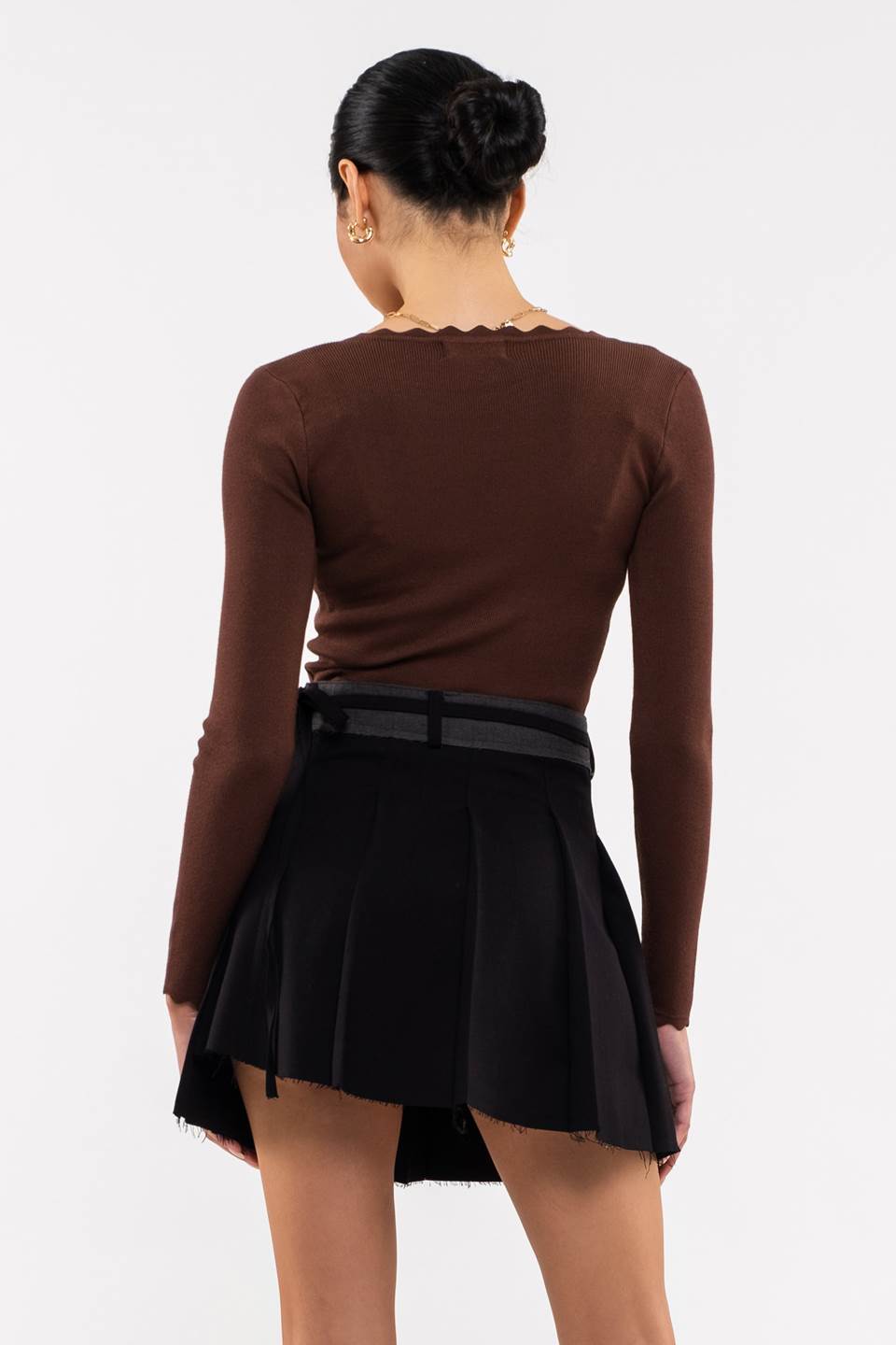 SCALLOP HEM LONG SLEEVE RIB KNIT TOP