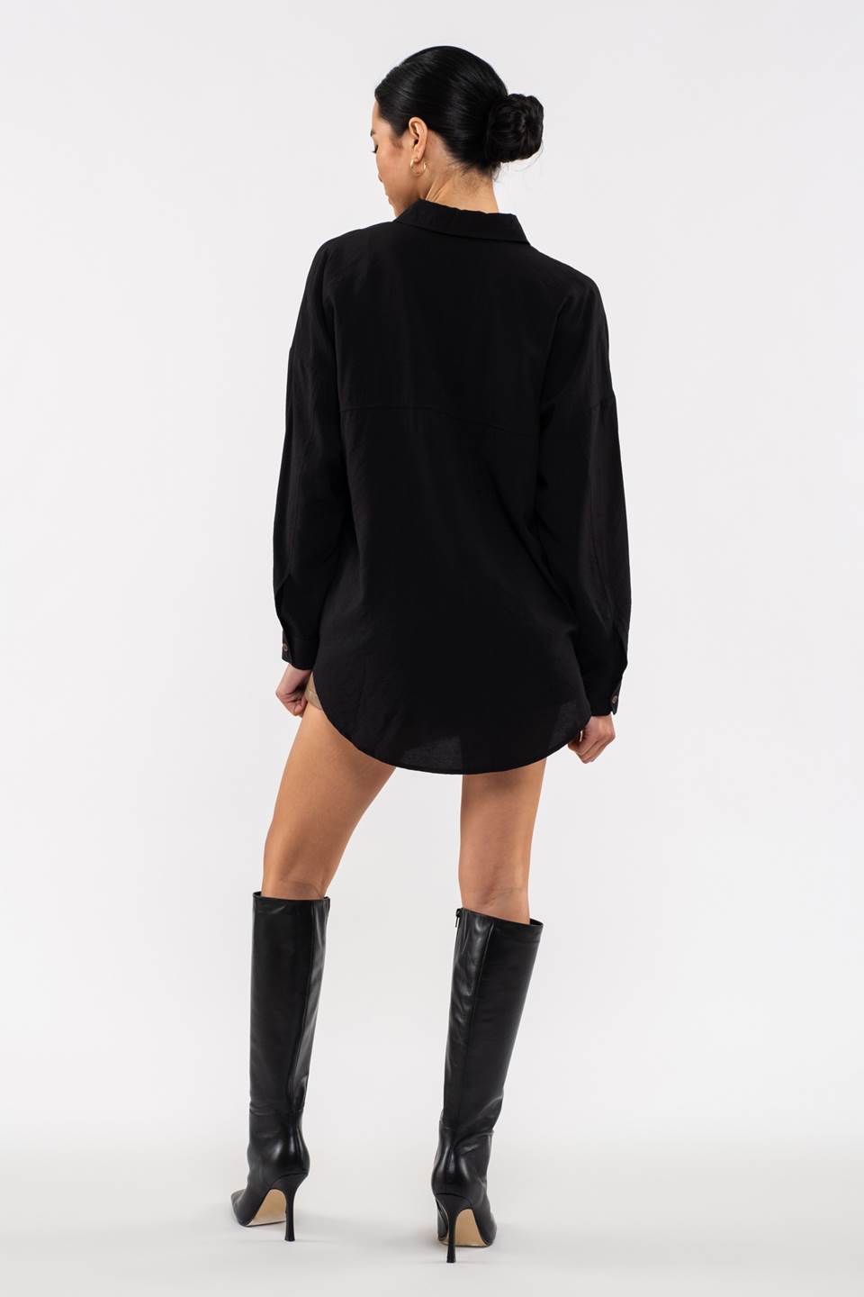 TOP DE MANGA LARGA CON CUELLO Y BOTONES