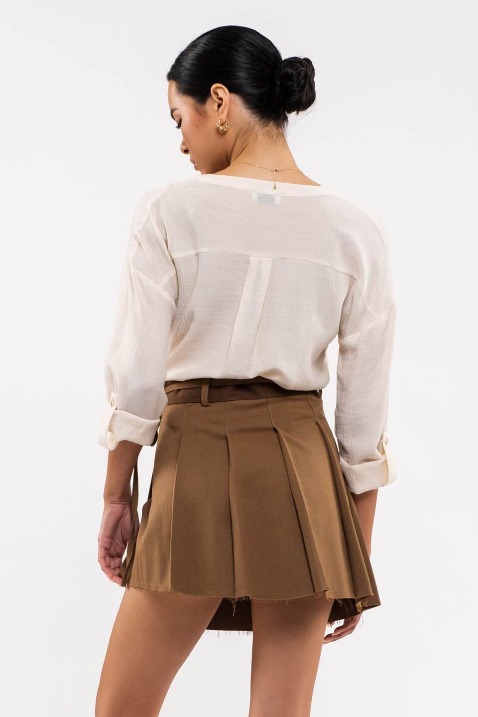 SPLIT NECK ROLL UP SLEEVE TOP