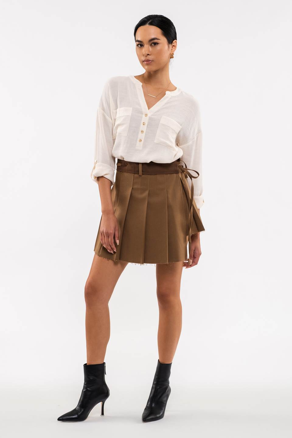 SPLIT NECK ROLL UP SLEEVE TOP