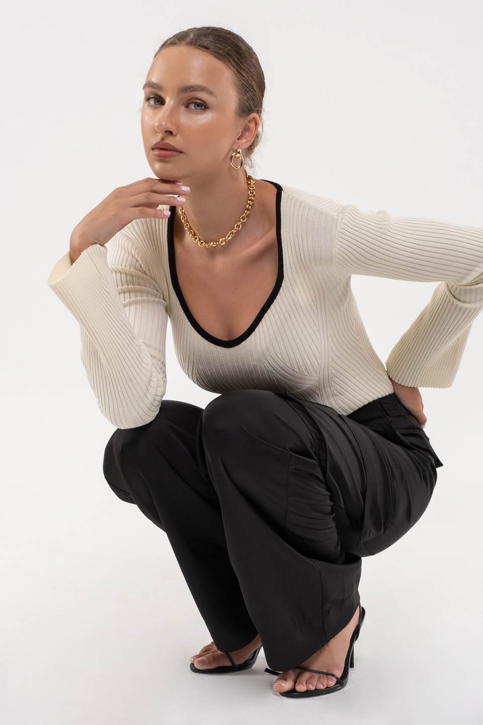 CONTRAST HEM LONG SLEEVE KNIT TOP